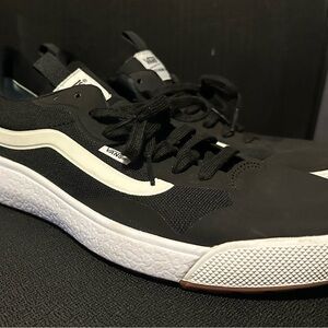 Vans Ultra Range Men's Shoes, size 11.5, black/white